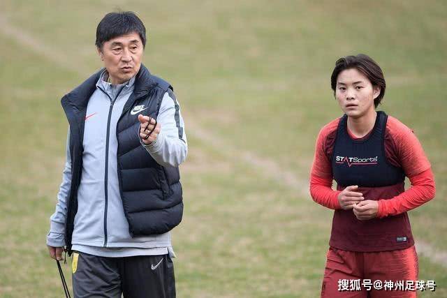 里萨谢在季前赛表现低迷，数据平平仅获6分